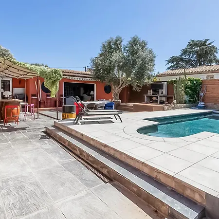 Moderne Avec Piscine A Villa